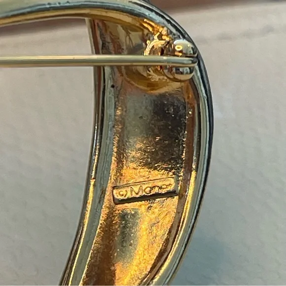 MONET Vintage 18k Yellow Gold Plated Monet Twisted Oval Brooch - Picture 3 of 3